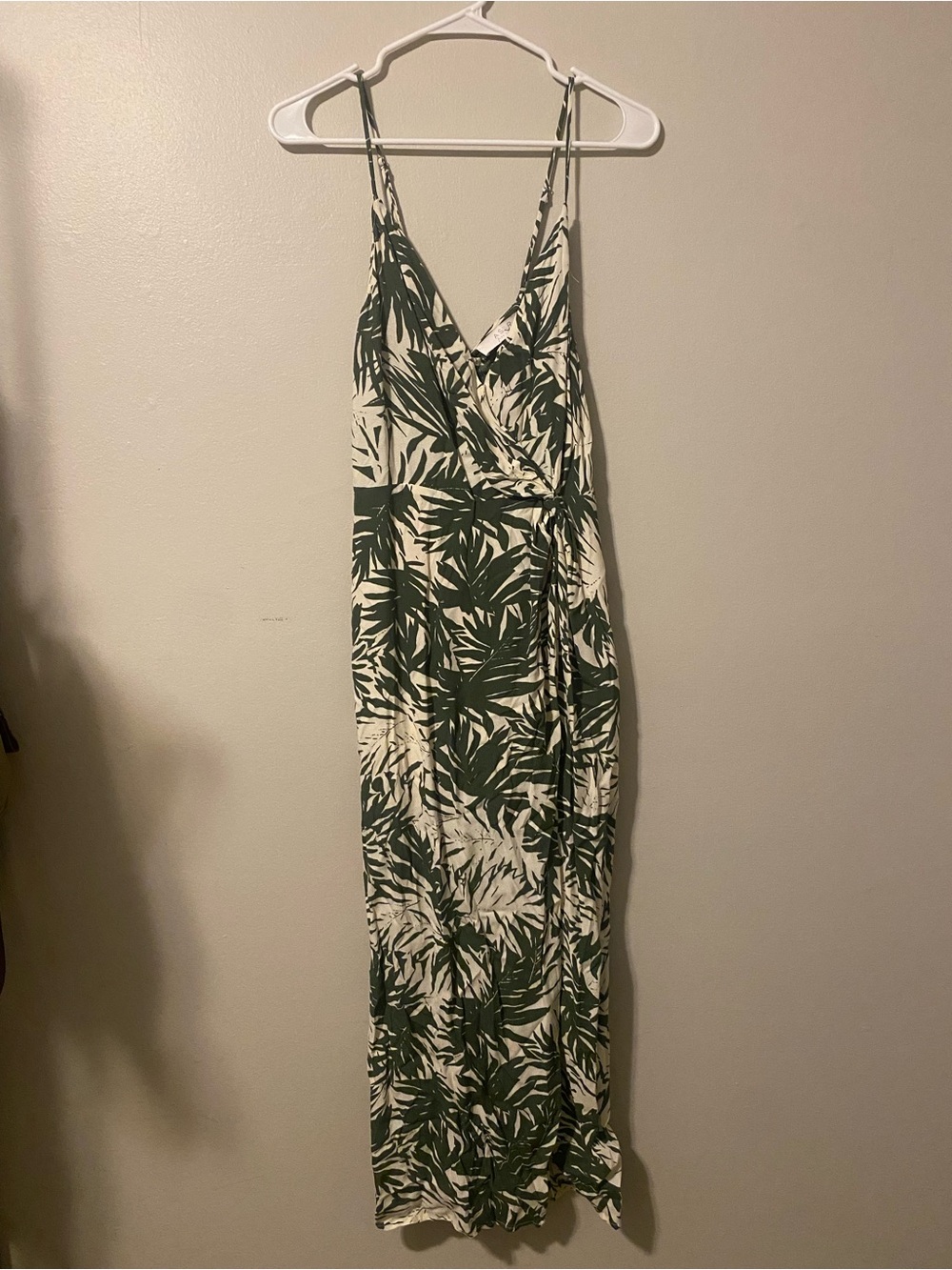 ASTR The Label Wrap Maxi Dress Sz S Green Palm Leaf Print Boho EUC (67 chars)